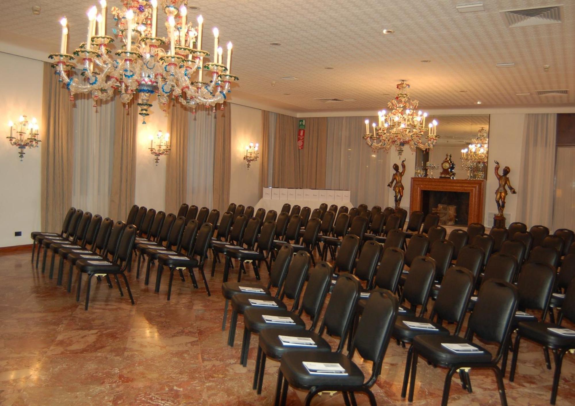 Astoria Hotel Italia Udine Exterior photo